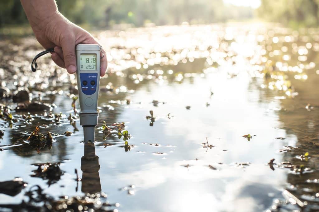 measure-water-content-with-digital-device-ph-met